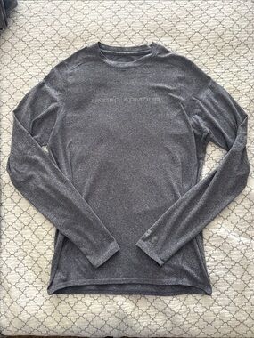 Under Armour Men's Long Sleeve Performance Tee - Charcoal Gray. Small/medium